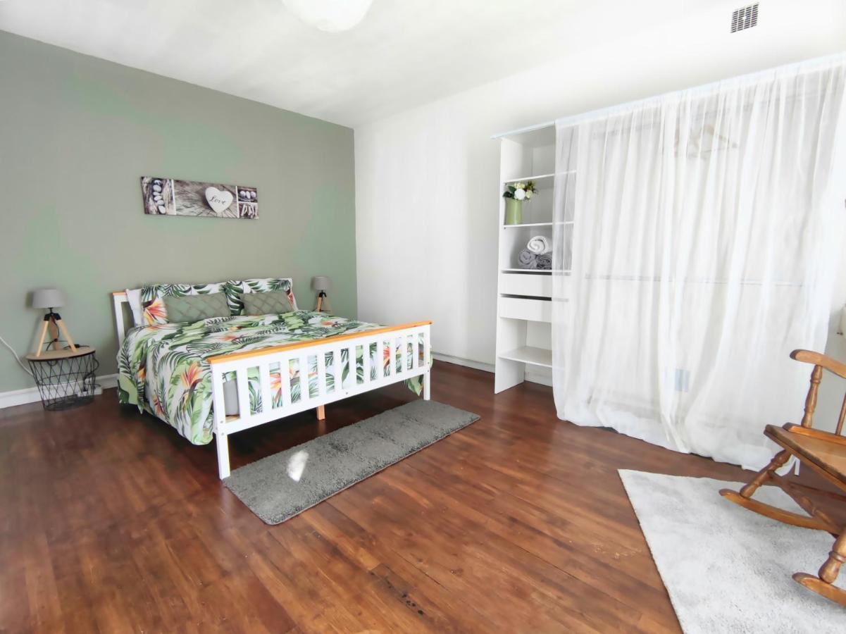 Number 22 - Le Dorat - Apartment One With Garden & Free Parking Exterior photo