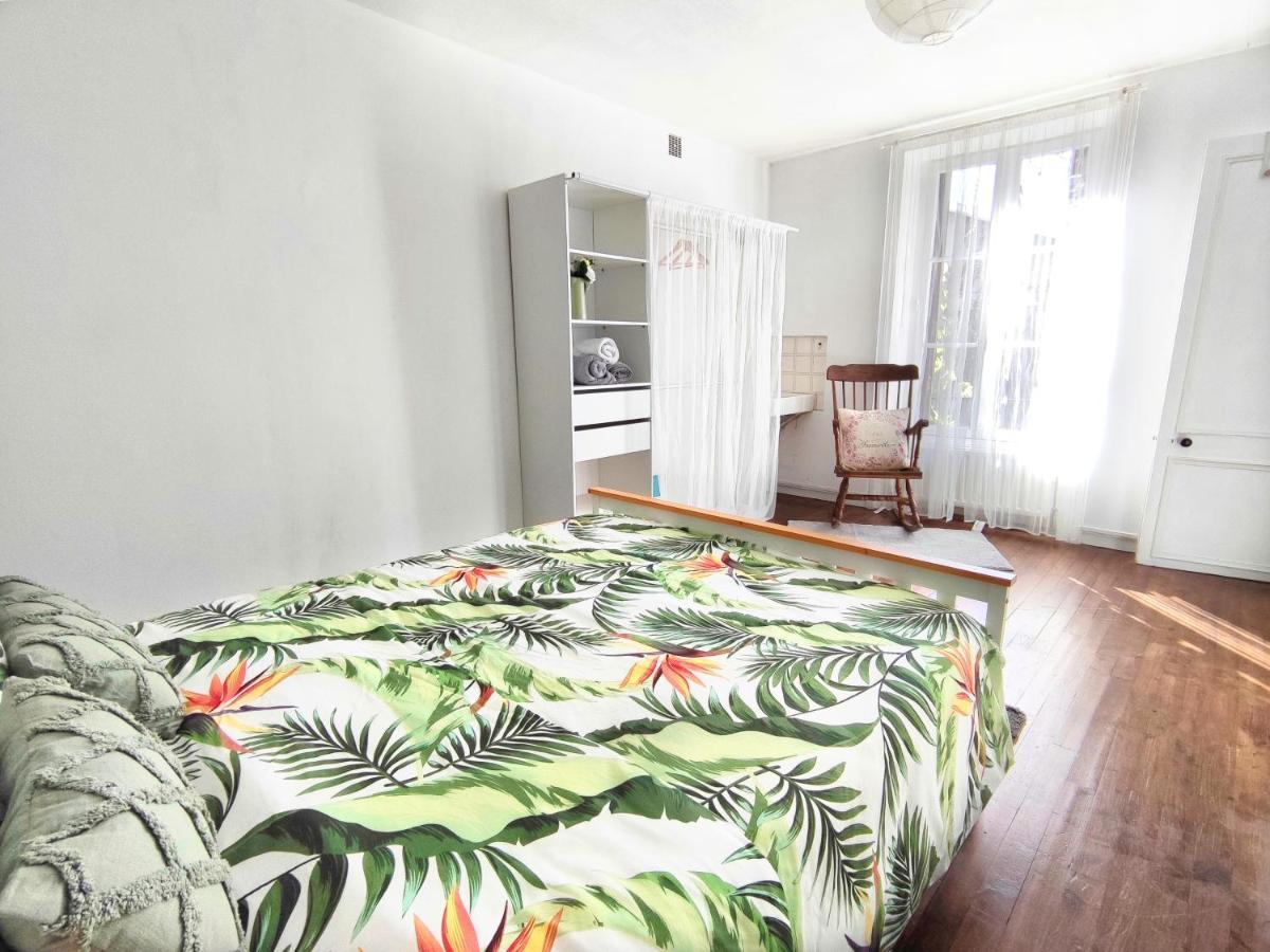 Number 22 - Le Dorat - Apartment One With Garden & Free Parking Exterior photo
