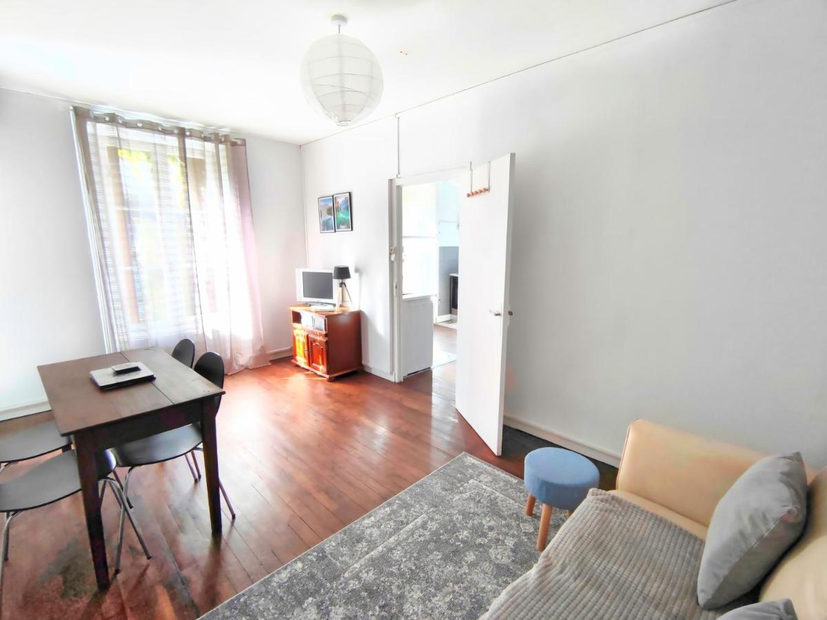 Number 22 - Le Dorat - Apartment One With Garden & Free Parking Exterior photo