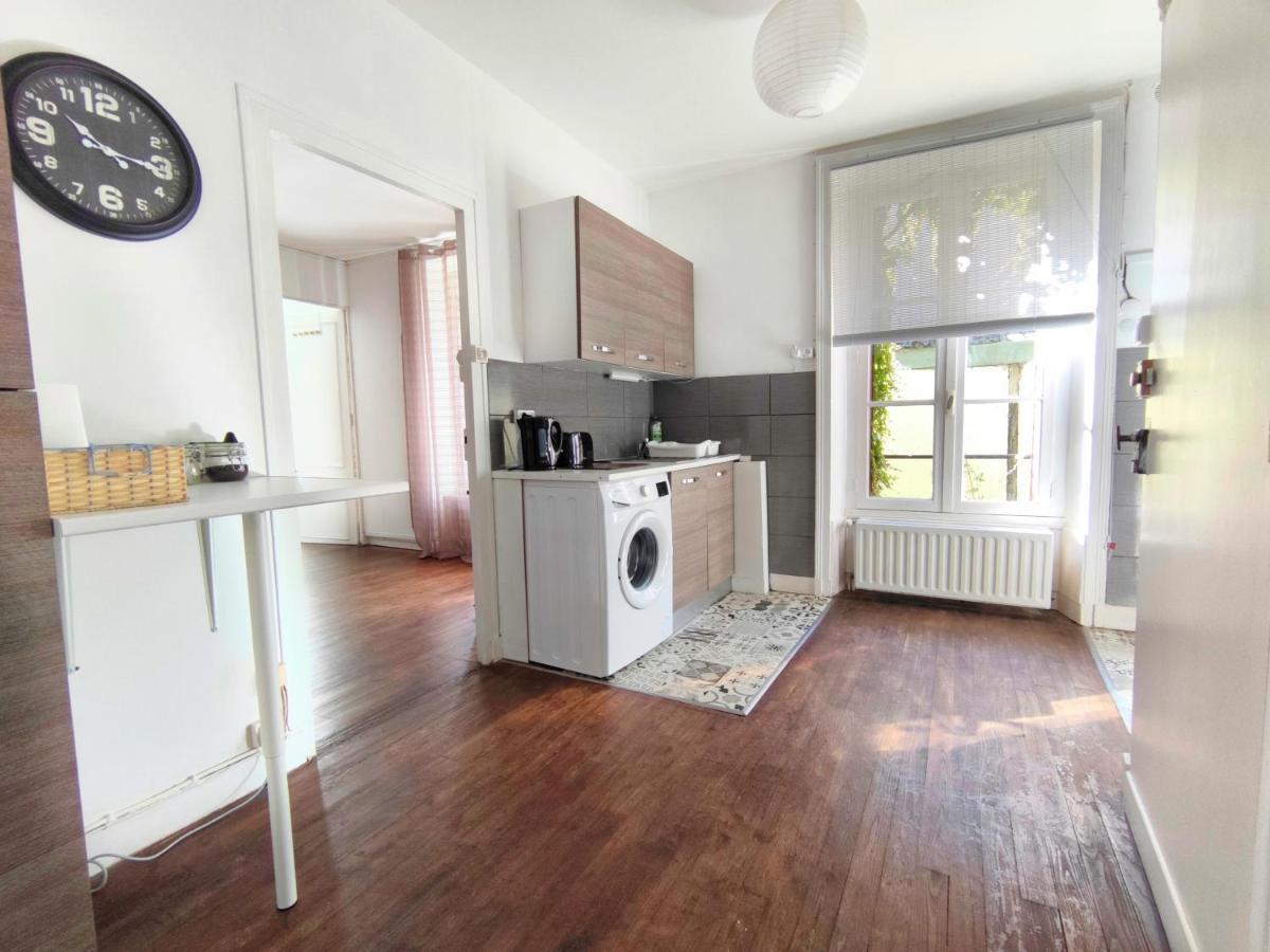 Number 22 - Le Dorat - Apartment One With Garden & Free Parking Exterior photo